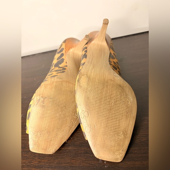 Jessica Simpson Brown and Gold Heels with Elegant Design - Picture 7 of 7